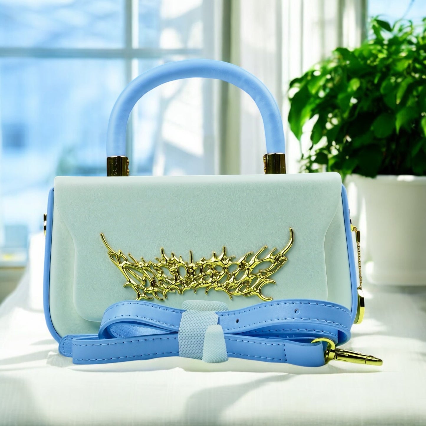 The Snowy Grip Handbag